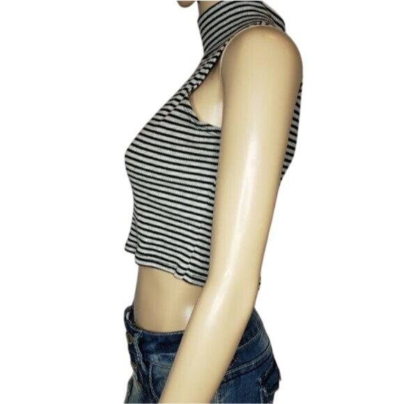Freckles Striped Black & White Mock Neck Sleeveless Crop Top size Medium - Picture 3 of 5